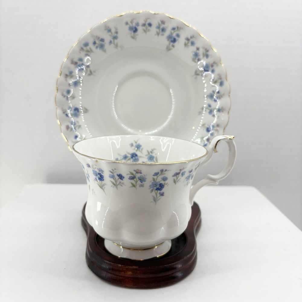 Vintage Royal Albert Memory Lane Tea Cup &‎ Saucer England Blue Floral Gold Trim